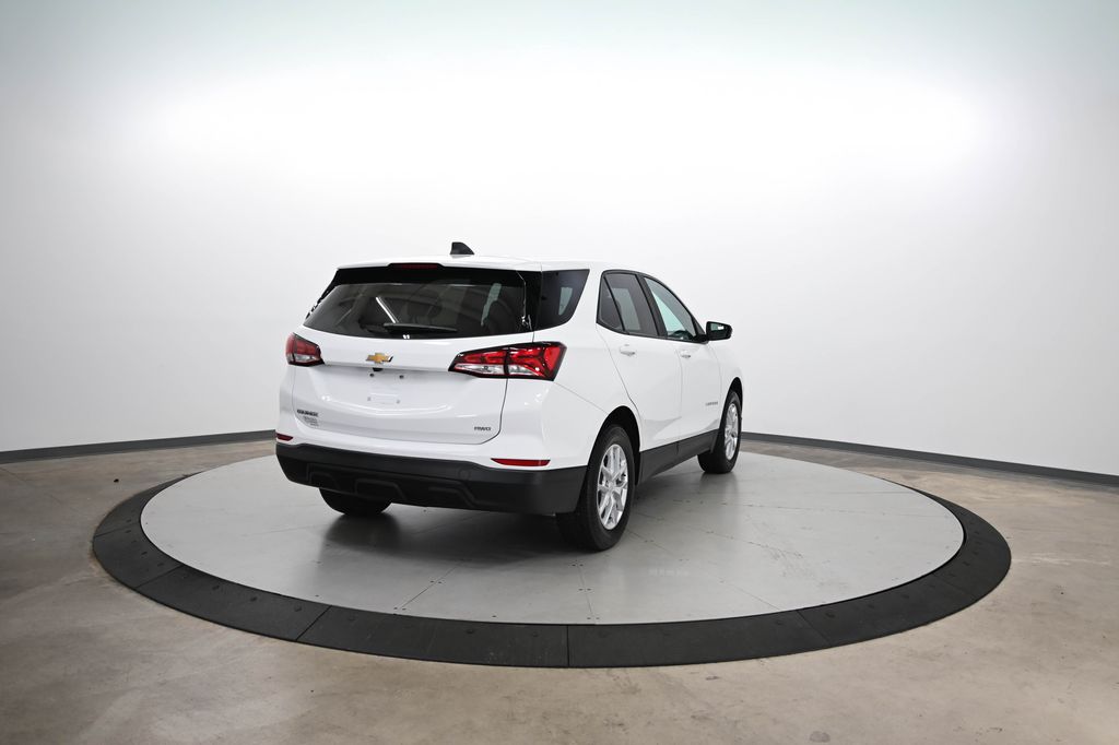 2022 Chevrolet Equinox LS photo 4
