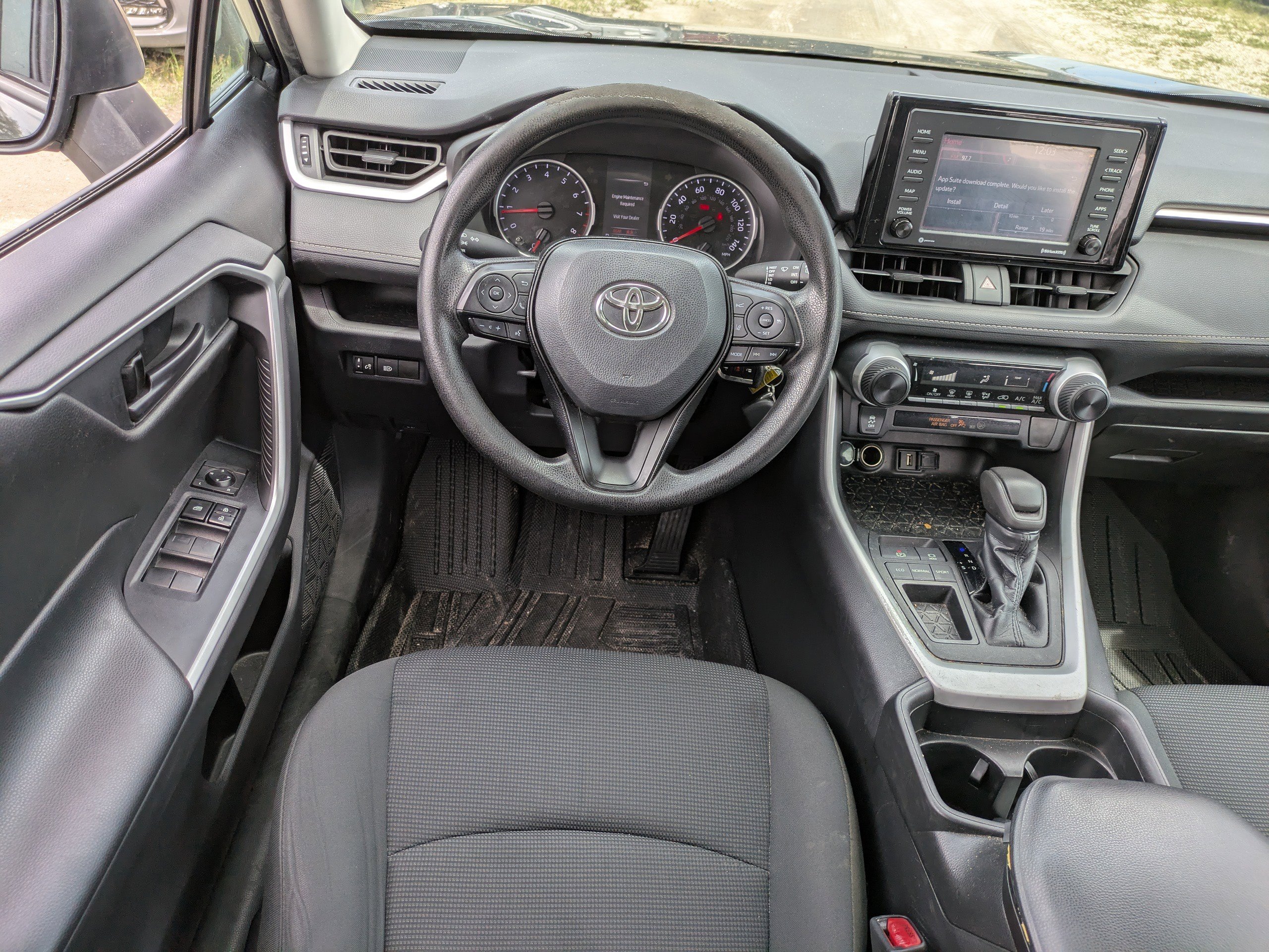 2021 Toyota RAV4 LE photo 12