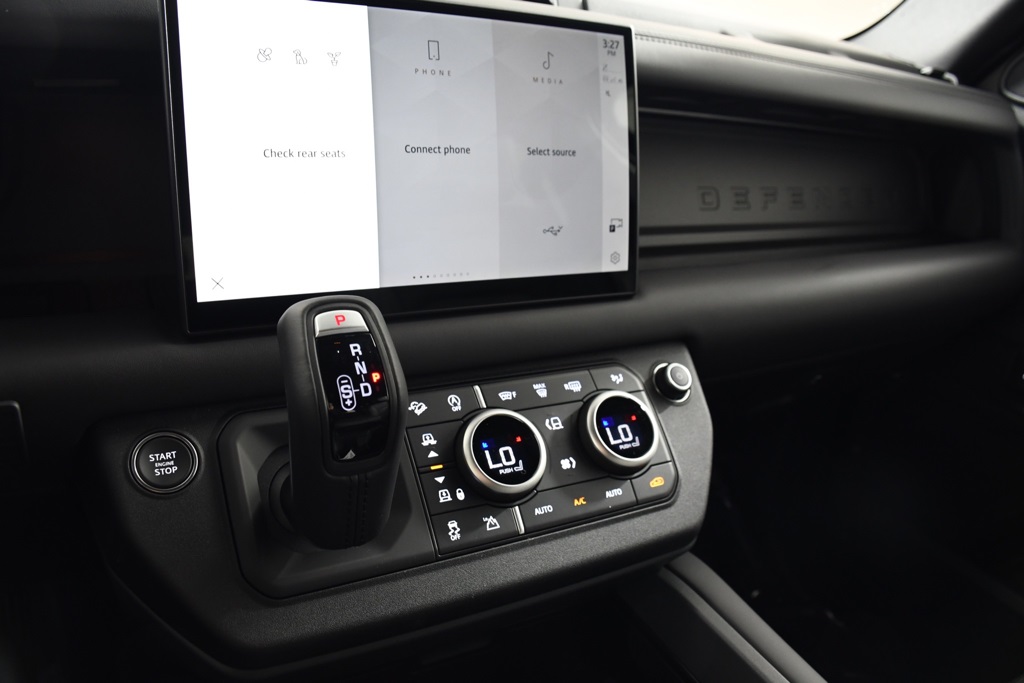 2025 Land Rover Defender 110 X-Dynamic SE photo 31
