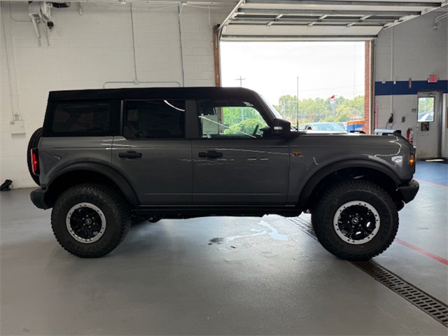 2025 Ford Bronco Badlands photo 3