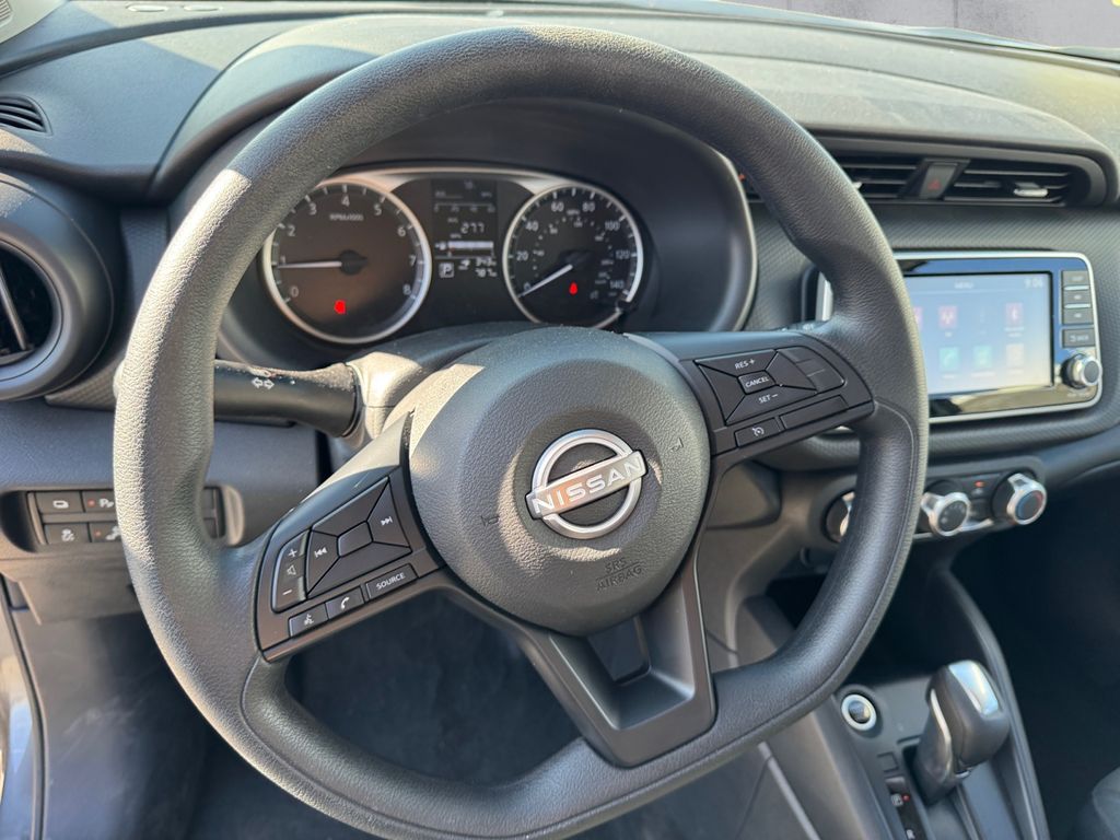 2025 Nissan Kicks Play S photo 9