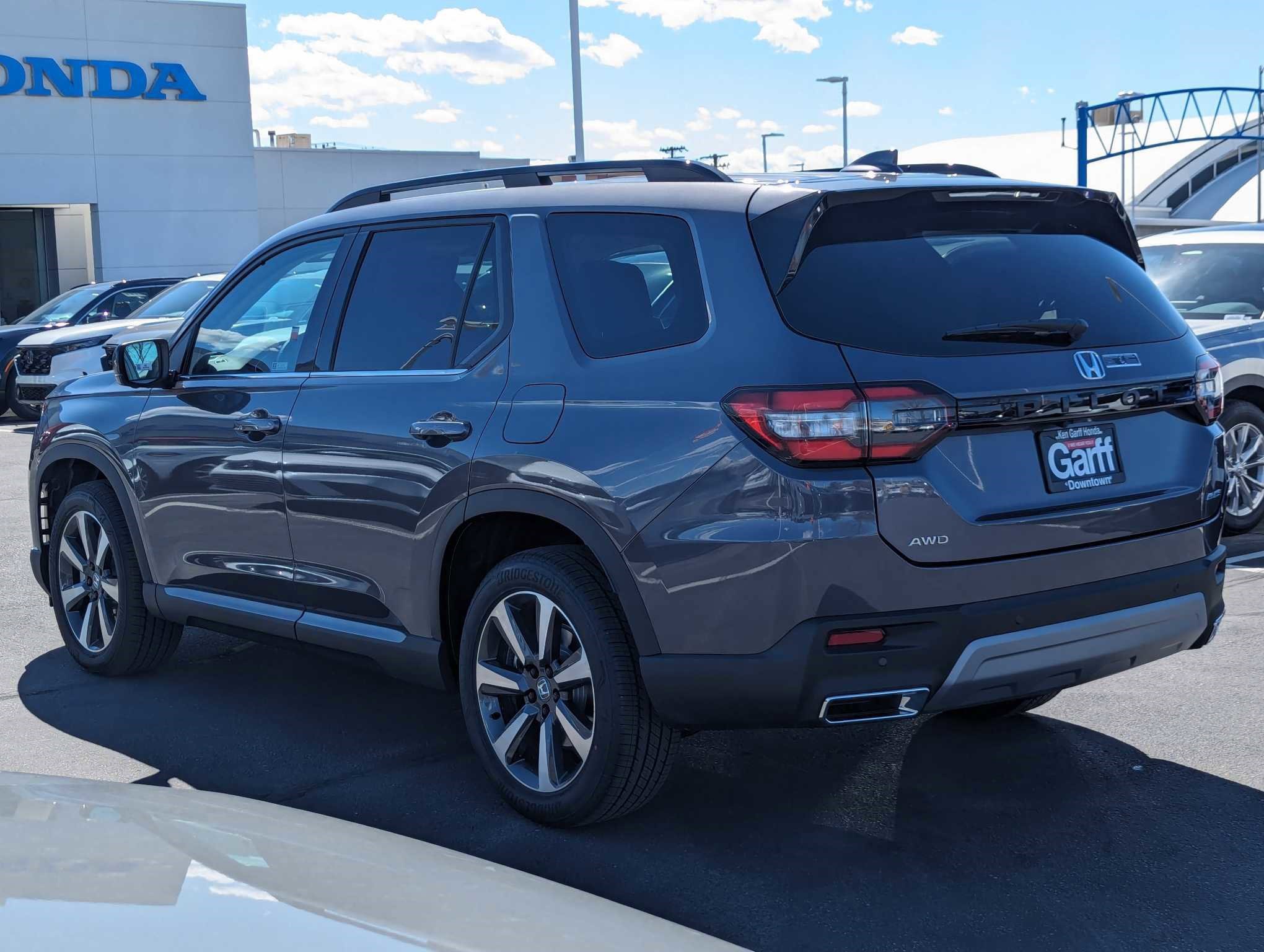 2025 Honda Pilot Elite photo 4