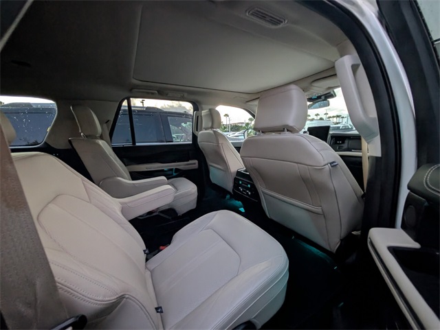 2024 Ford Expedition MAX Platinum photo 9