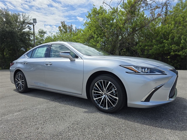 2025 Lexus ES 350's photo