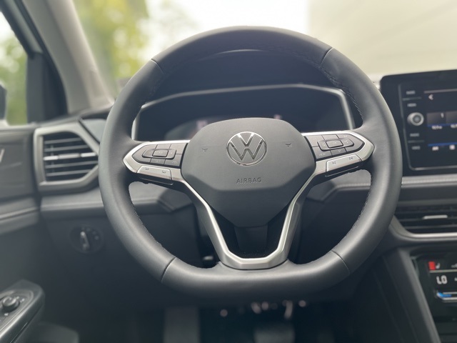 2025 Volkswagen Taos SE photo 27