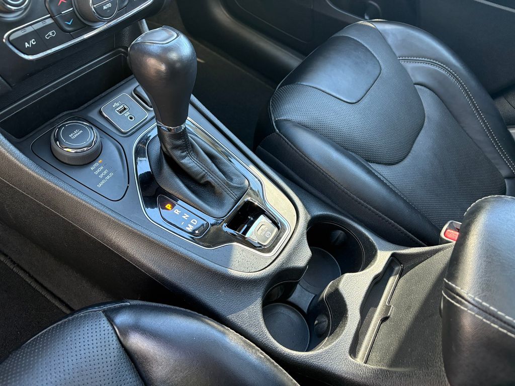 2022 Jeep Cherokee Limited photo 19
