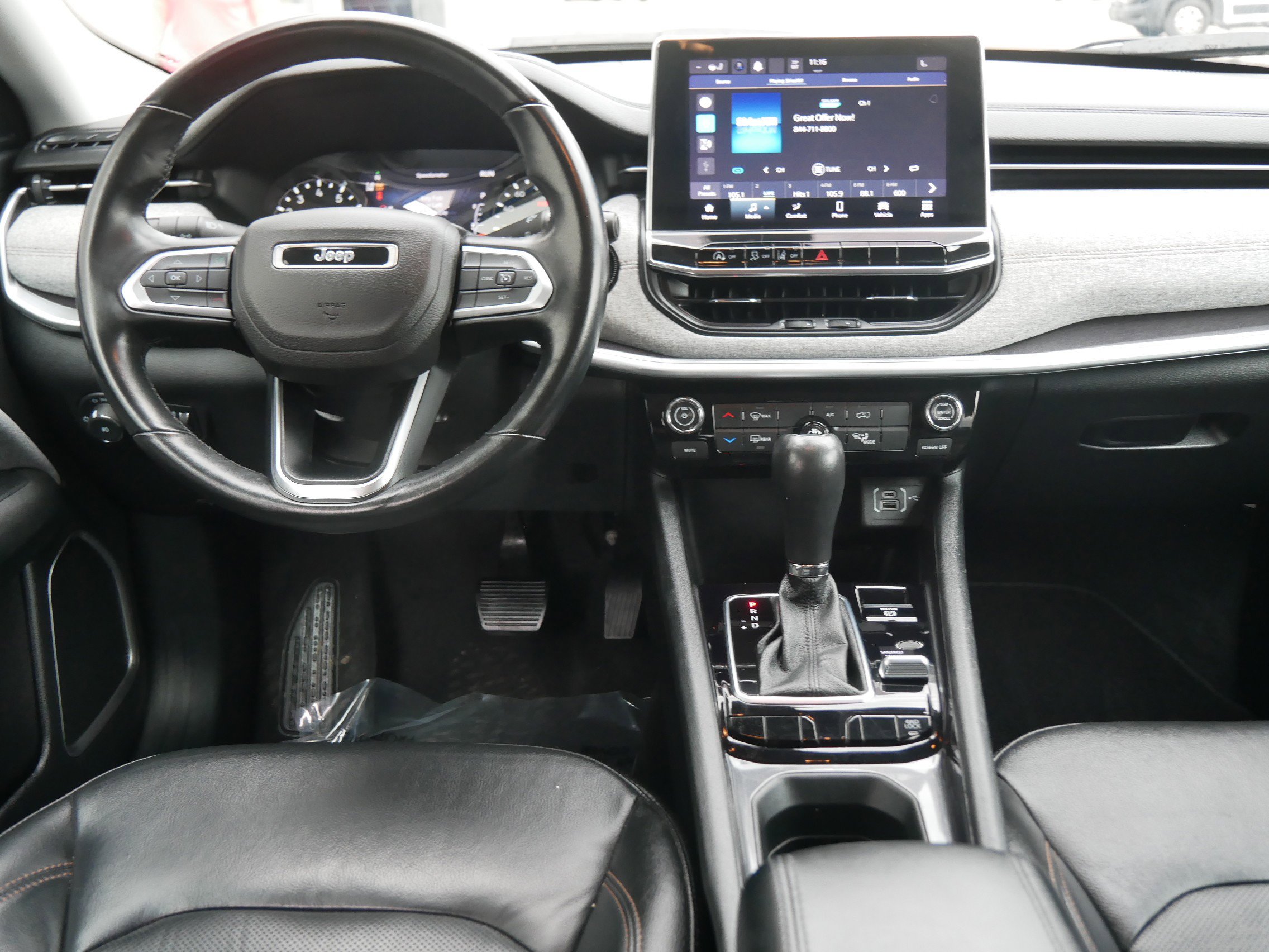 2022 Jeep Compass Latitude Lux photo 16