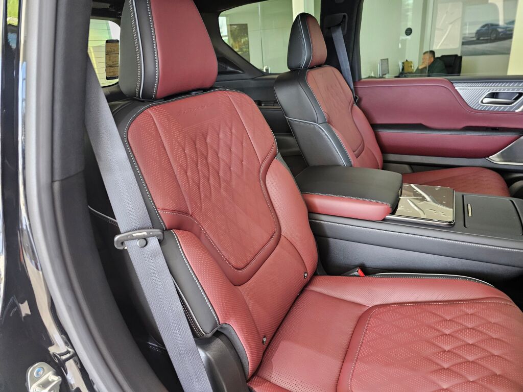 2025 Infiniti QX80 photo 16