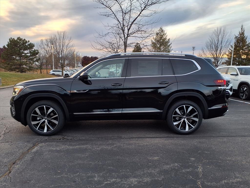 2026 Volkswagen Atlas SEL Premium R-Line photo 4