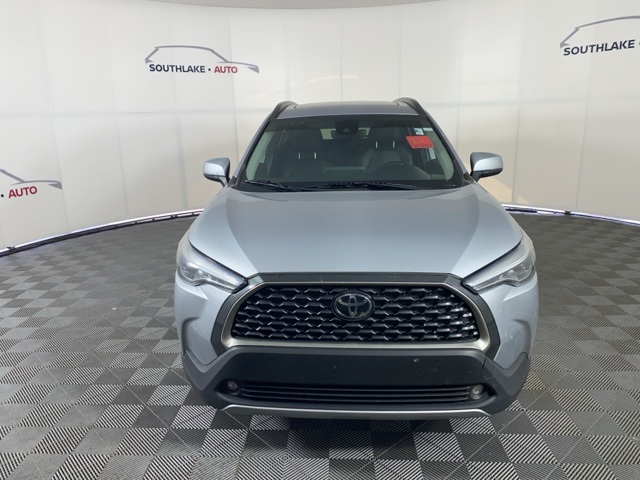 2022 Toyota Corolla Cross XLE photo 2