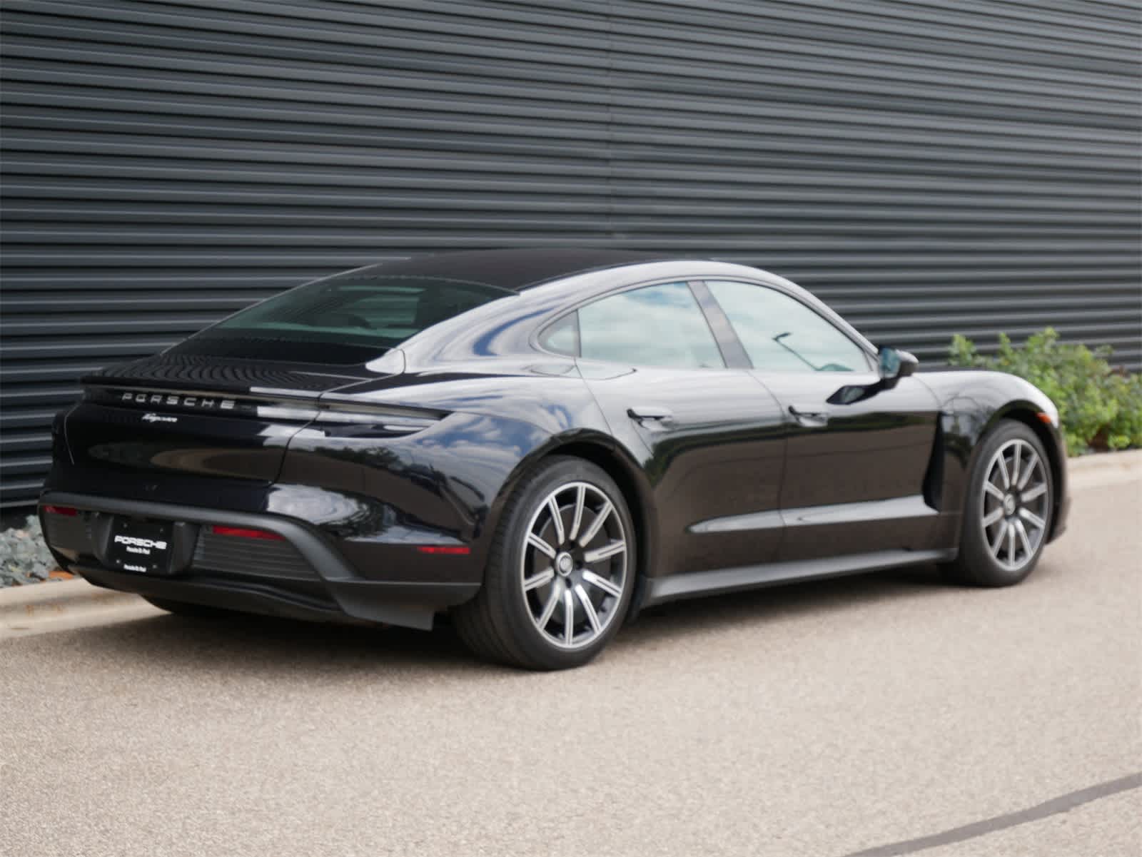 2023 Porsche Taycan photo 19