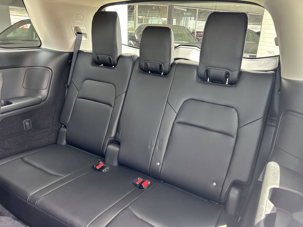 2024 Nissan Pathfinder SL photo 18