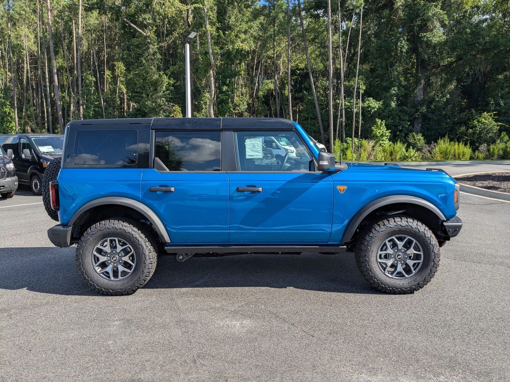 2025 Ford Bronco Badlands photo 2
