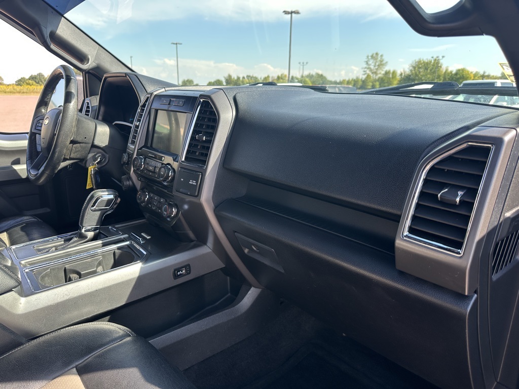 2016 Ford F-150 XLT photo 23