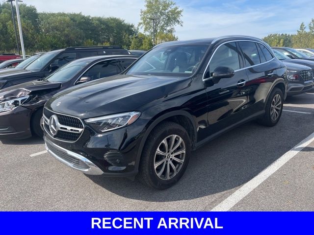 2023 Mercedes Benz GLC 300 4MATIC photo 2