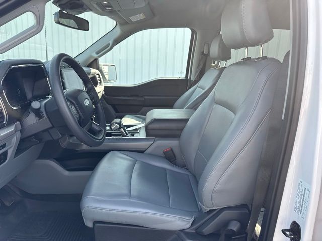 2023 Ford F-150 Lightning photo 18