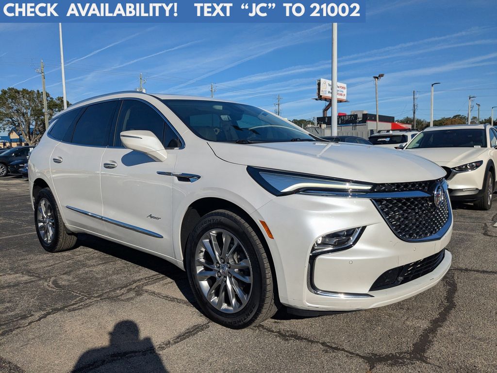 2024 Buick Enclave Avenir's photo