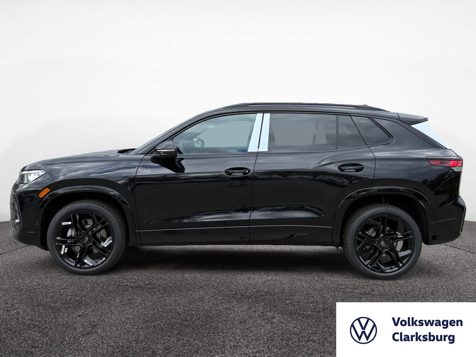 2026 Volkswagen Tiguan SE R-Line Black photo 2