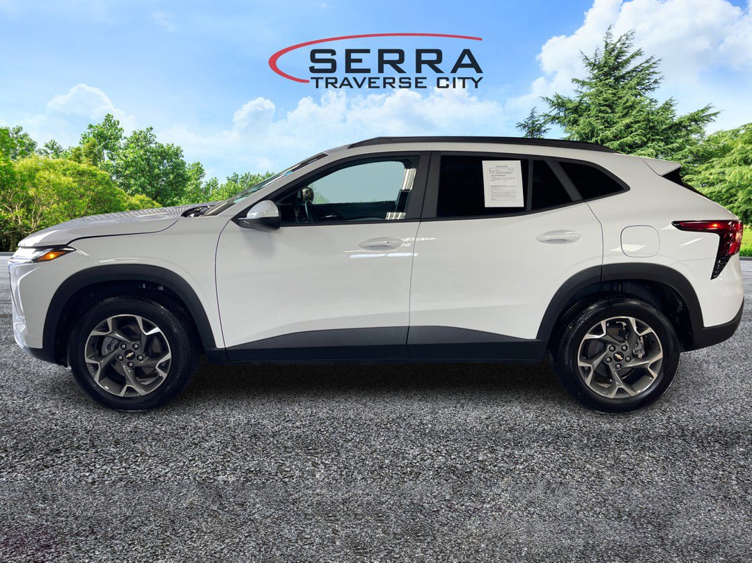 2024 Chevrolet Trax LT photo 8