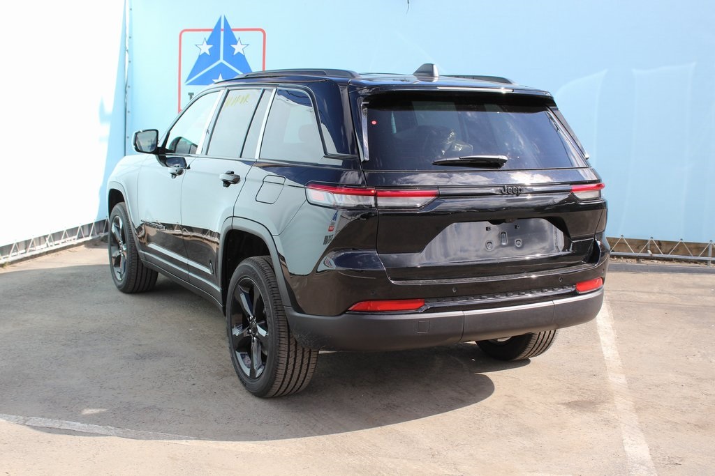2025 Jeep Grand Cherokee Altitude X photo 4