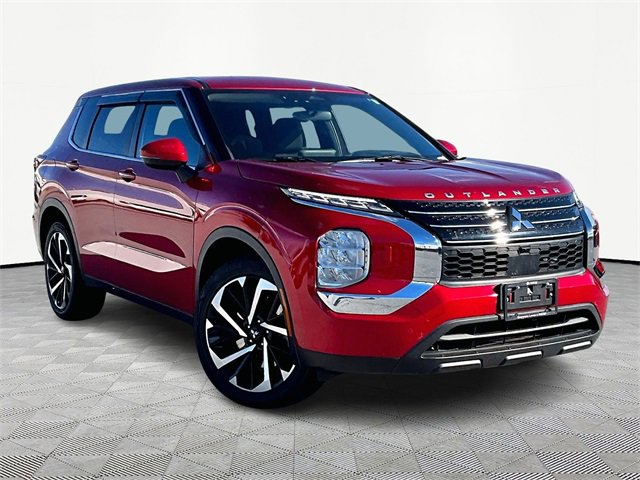 2022 Mitsubishi Outlander ES's photo