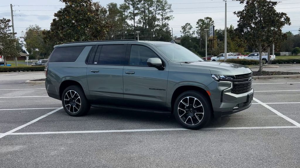2024 Chevrolet Suburban RST photo 2