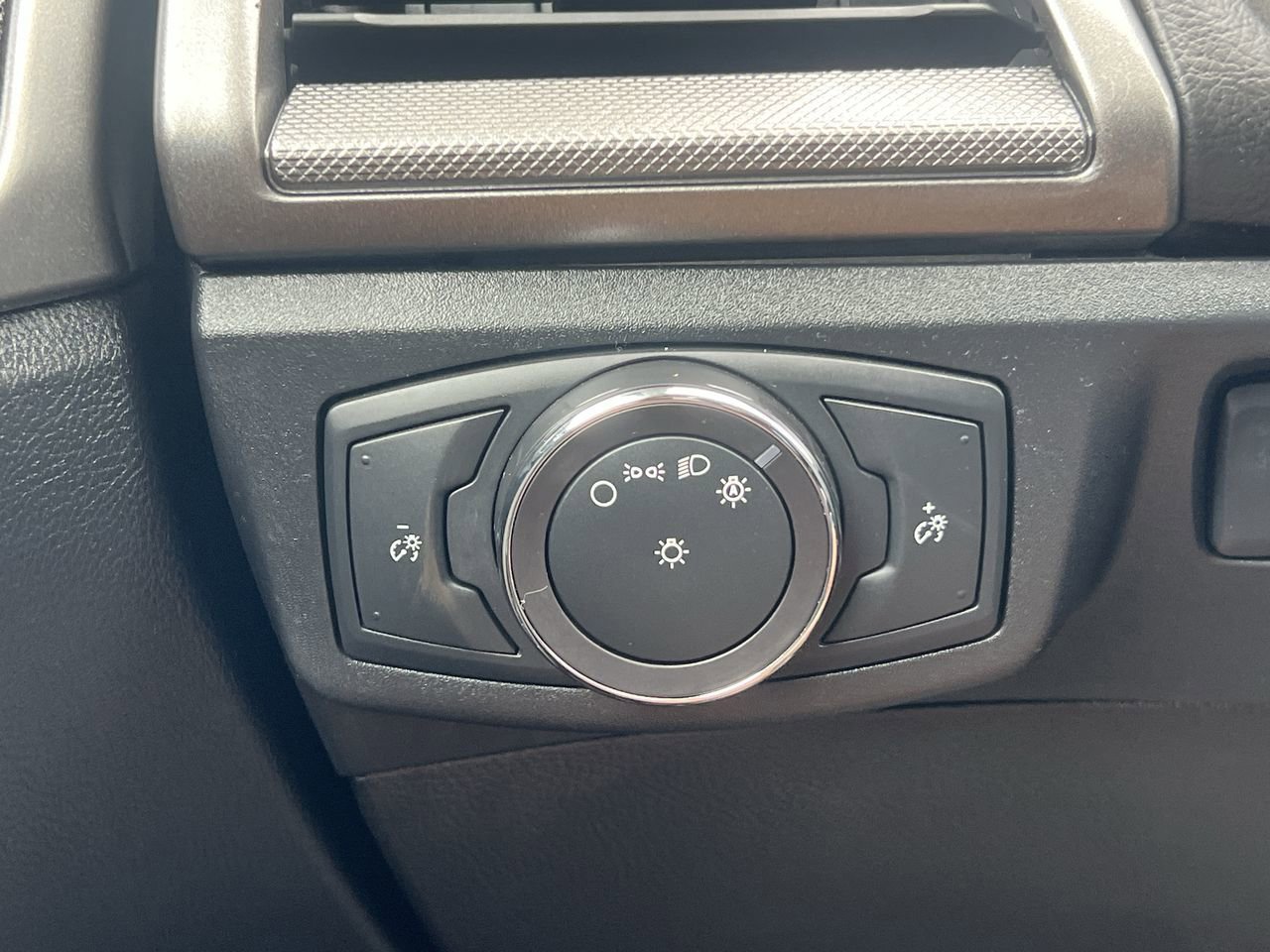 2018 Ford Fusion Hybrid S photo 22