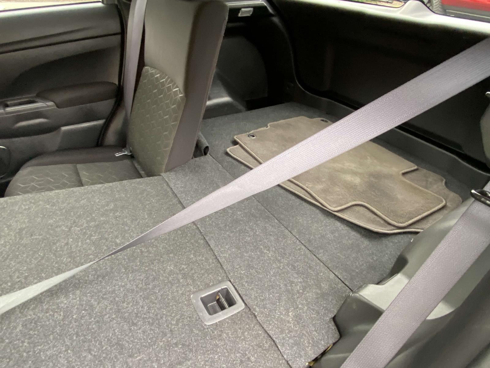 2021 Mitsubishi Outlander ES photo 4