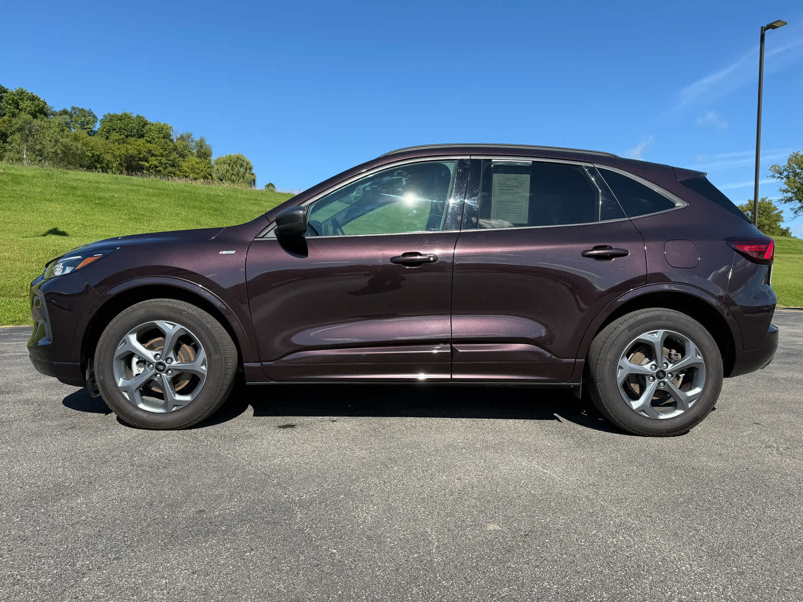 2023 Ford Escape ST-Line photo 2
