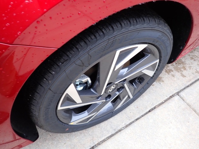 2025 Hyundai Elantra SEL Sport photo 9