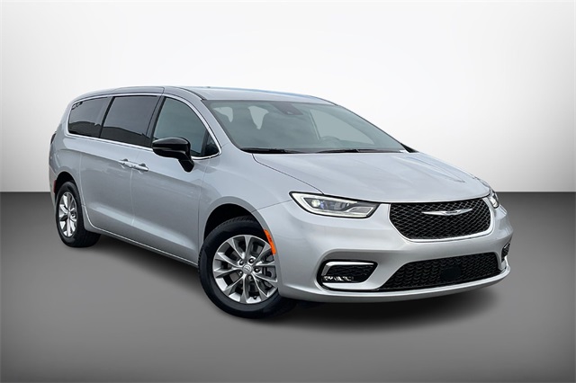 2026 Chrysler Pacifica Select's photo