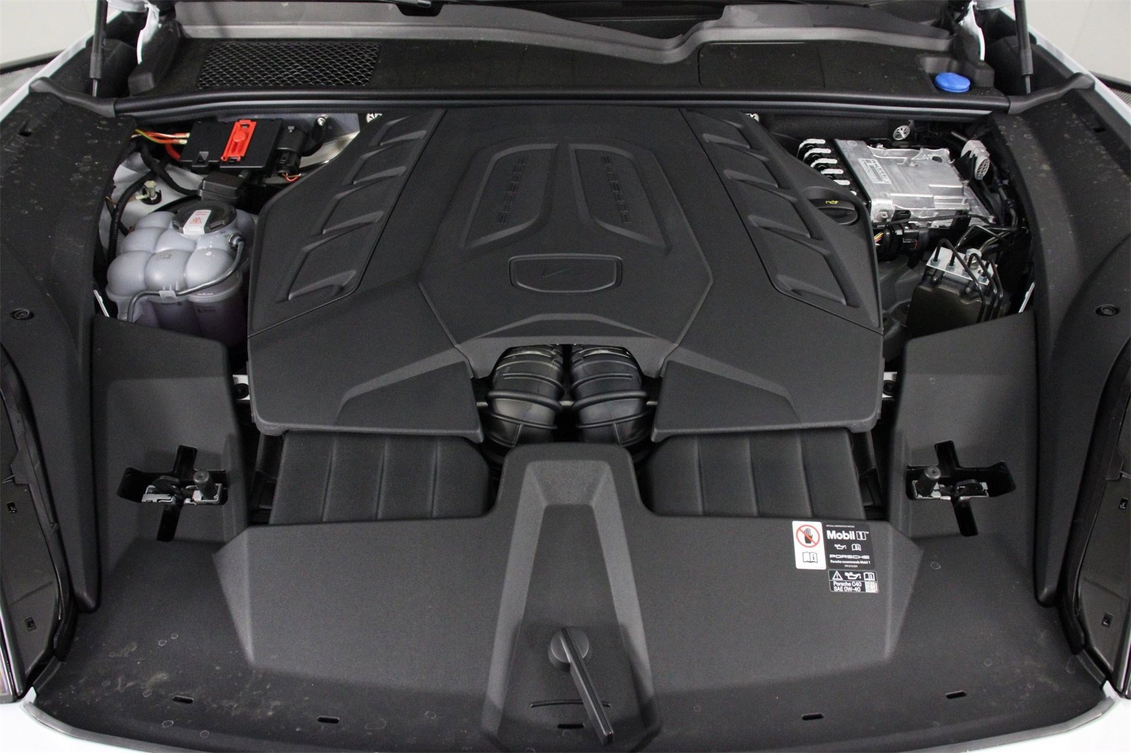 2025 Porsche Cayenne GTS photo 19