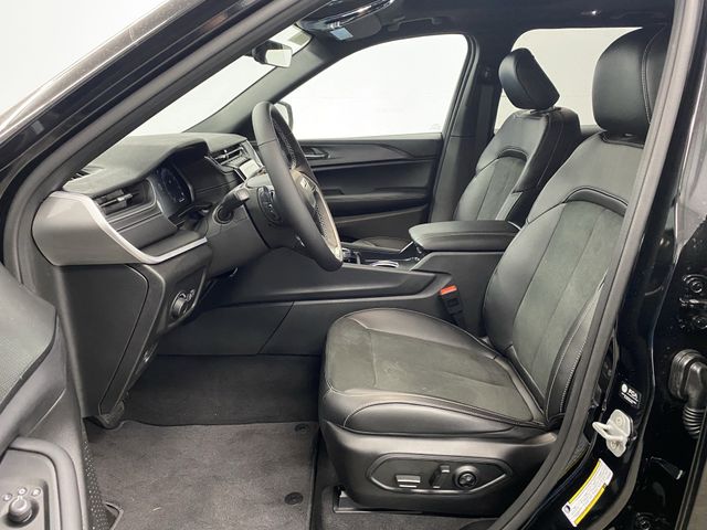 2025 Jeep Grand Cherokee Altitude X photo 4