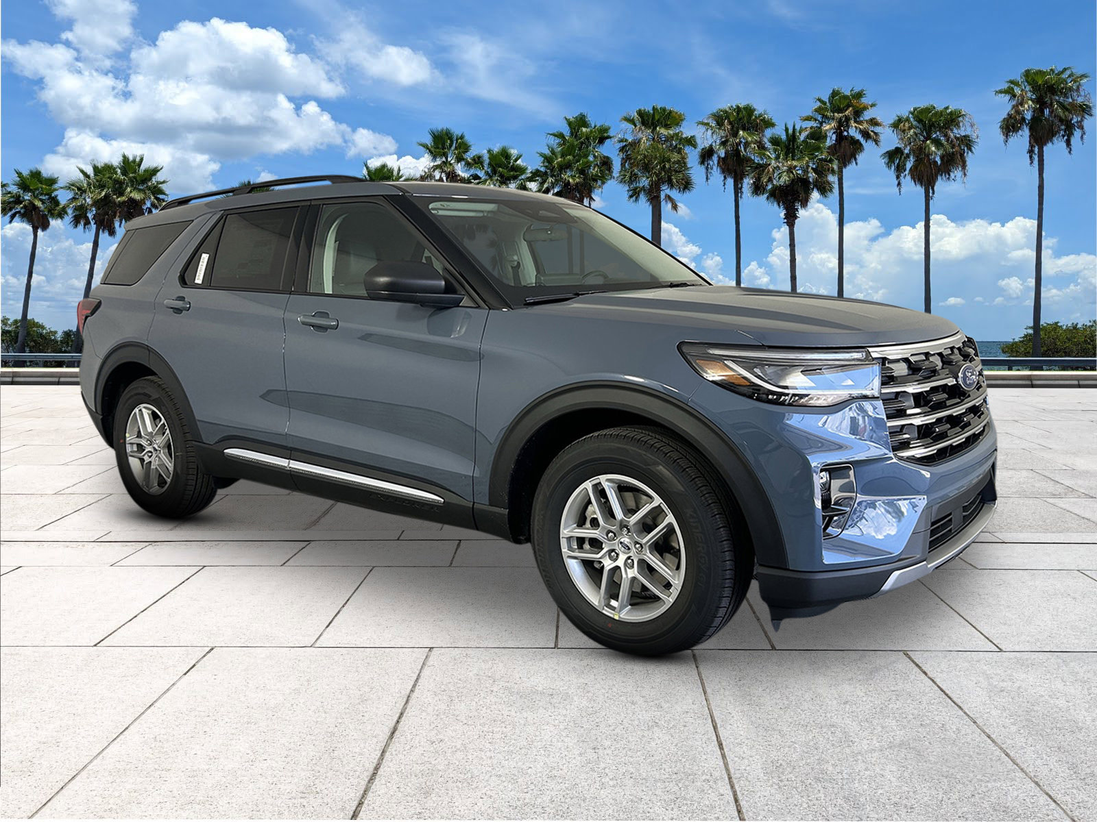 2025 Ford Explorer photo 2