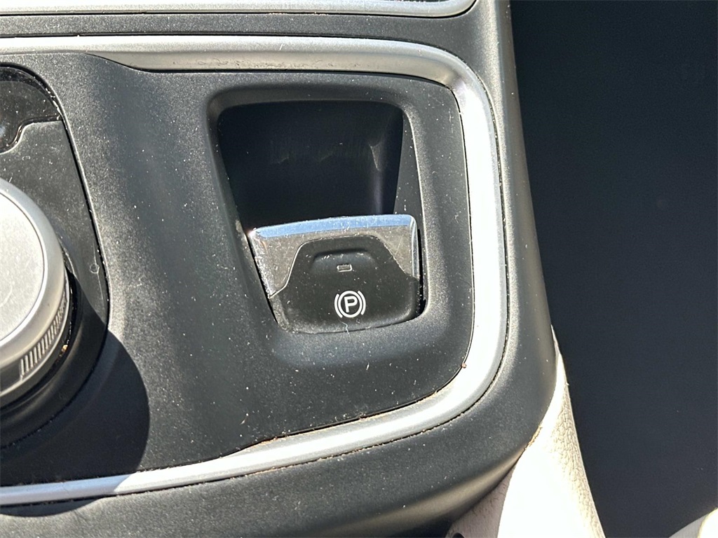 2015 Chrysler 200 LX photo 17