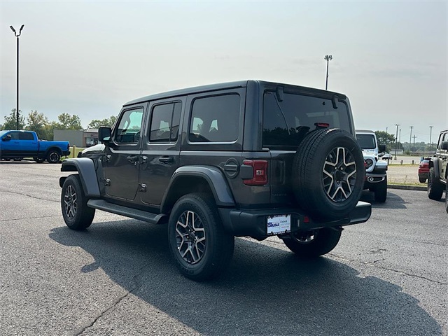 2025 Jeep Wrangler Sahara photo 4