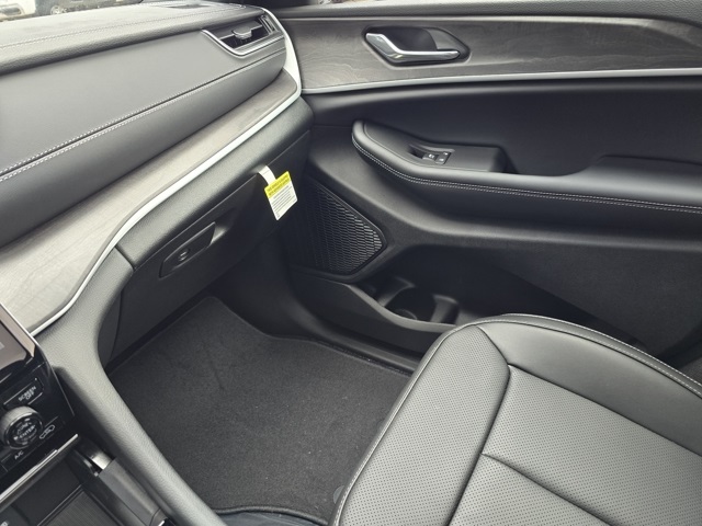 2025 Jeep Grand Cherokee Limited photo 11