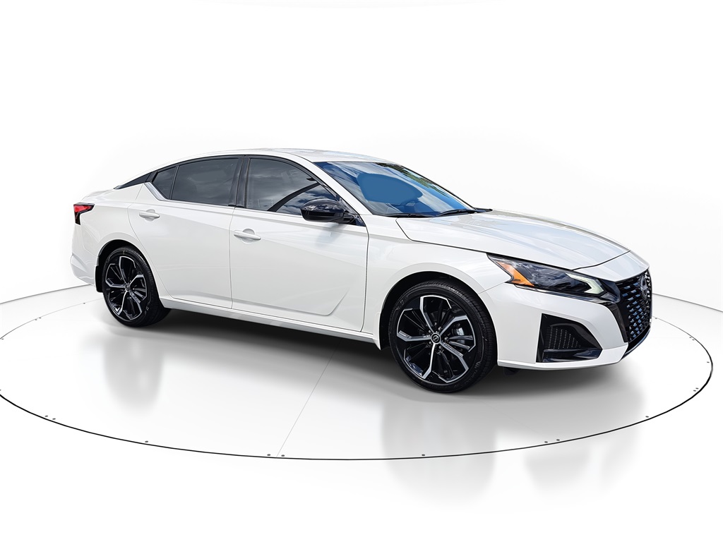 2025 Nissan Altima 2.5 SR photo 2