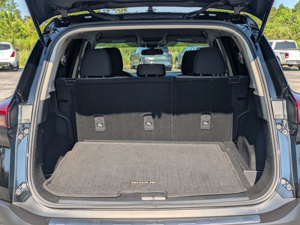 2021 Nissan Rogue SV photo 25