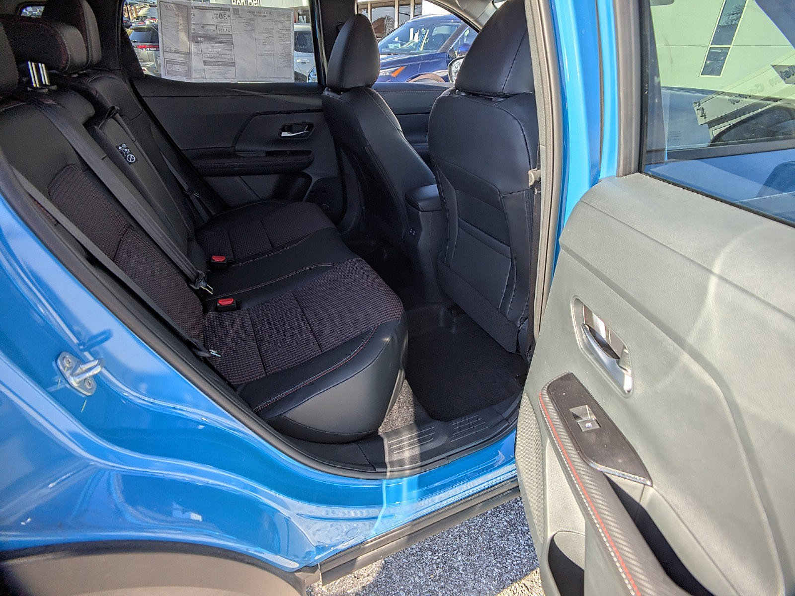 2025 Nissan Kicks SR photo 2