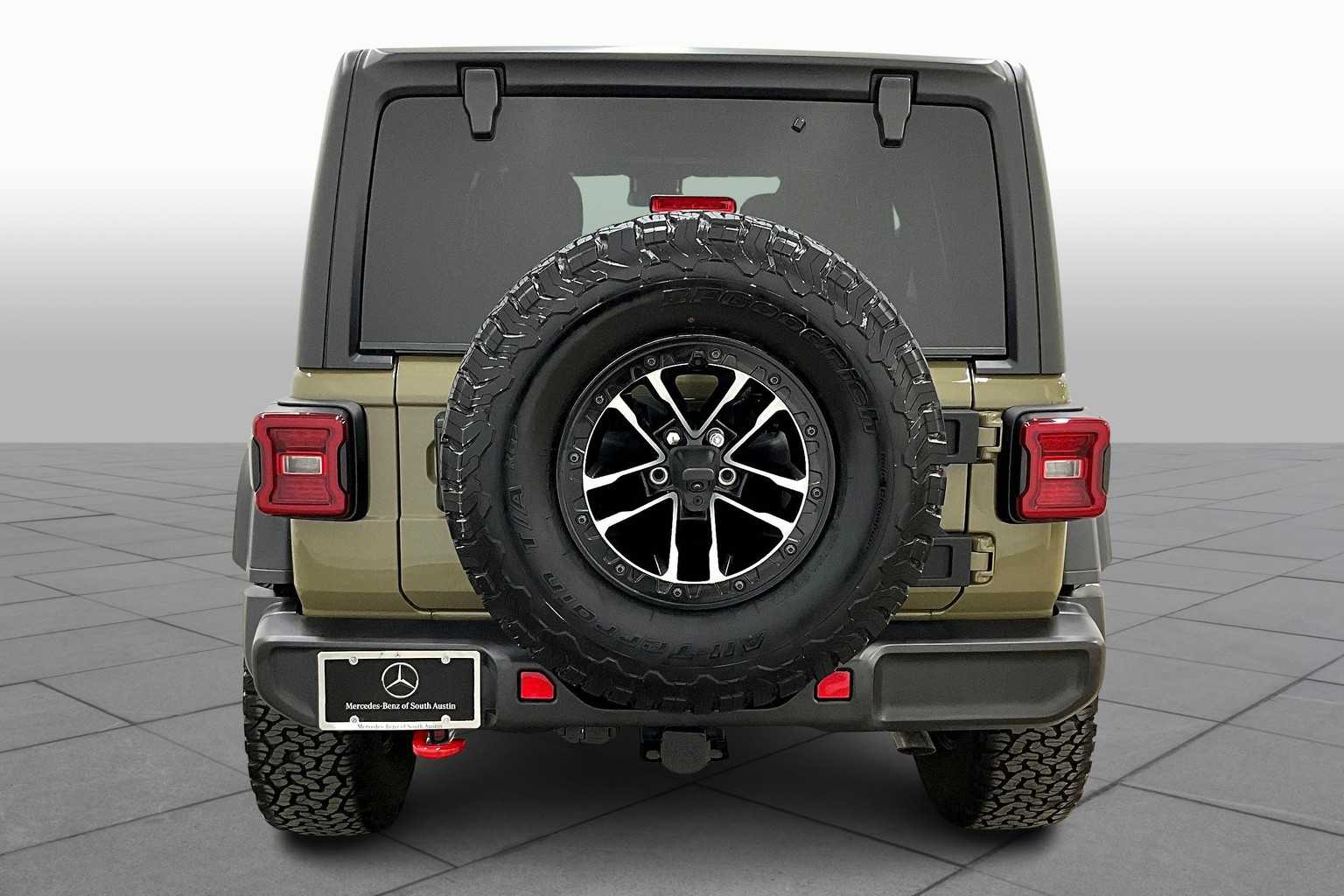 2025 Jeep Wrangler Rubicon photo 4