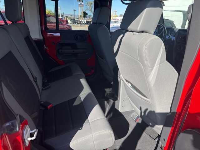 2010 Jeep Wrangler Unlimited Rubicon photo 3