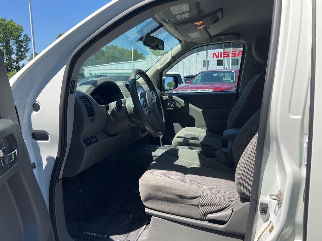 2021 Nissan Frontier SV photo 2