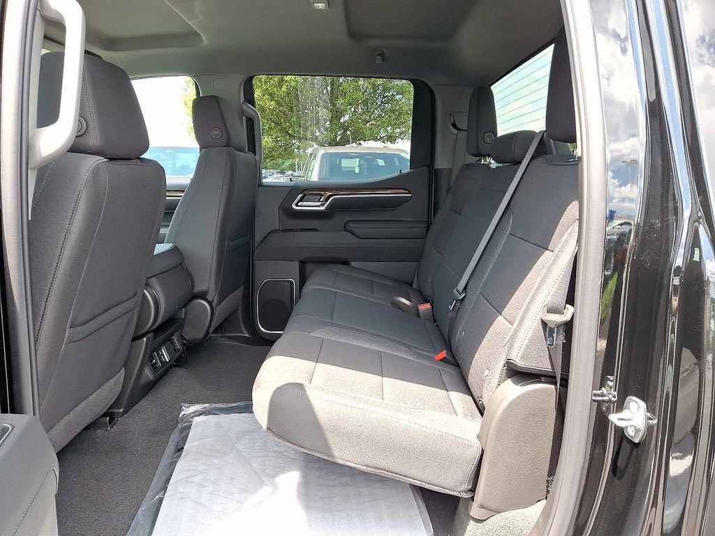 2025 Chevrolet Silverado 1500 LT photo 3