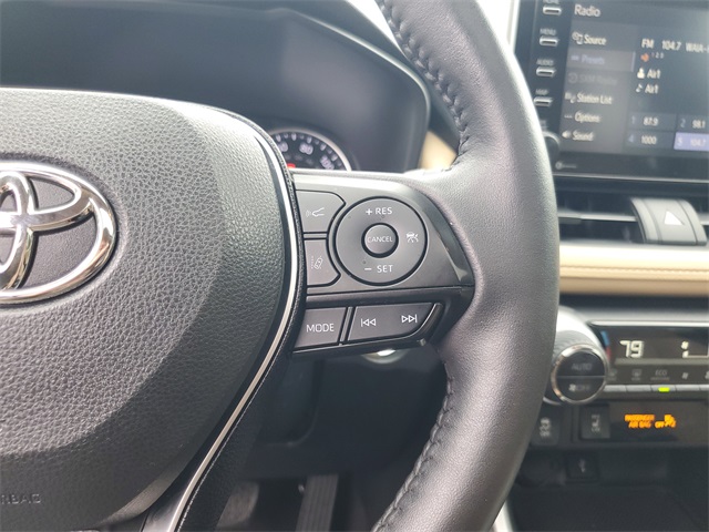 2020 Toyota RAV4 Hybrid XLE photo 19