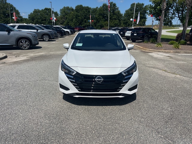 2025 Nissan Versa 1.6 SV photo 2