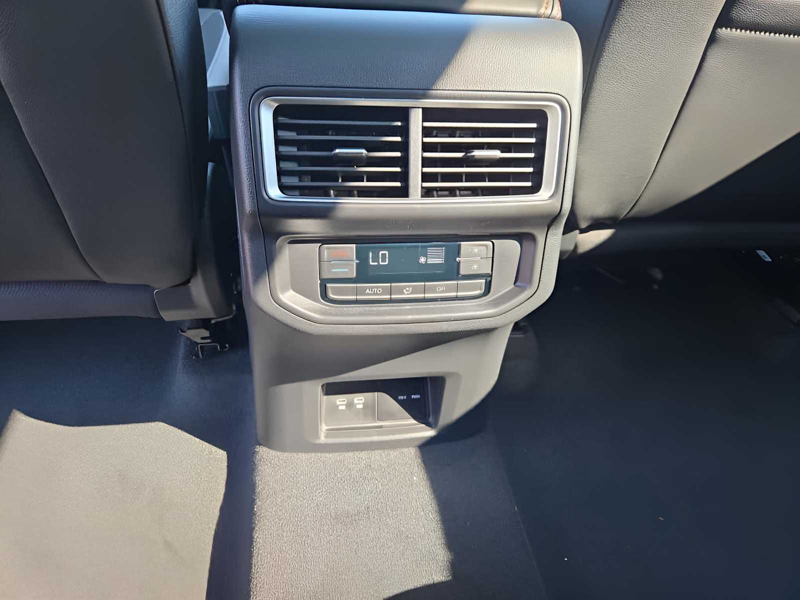 2026 Volkswagen Atlas Peak Edition SE photo 29