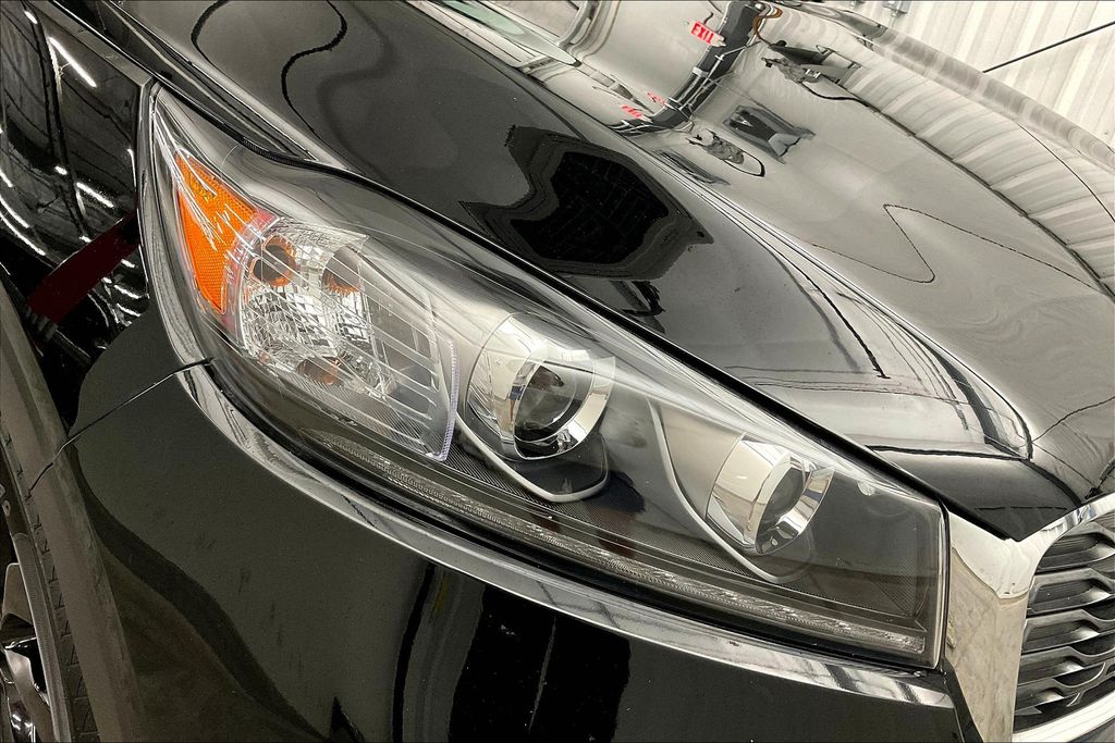 2020 Kia Sorento S photo 29