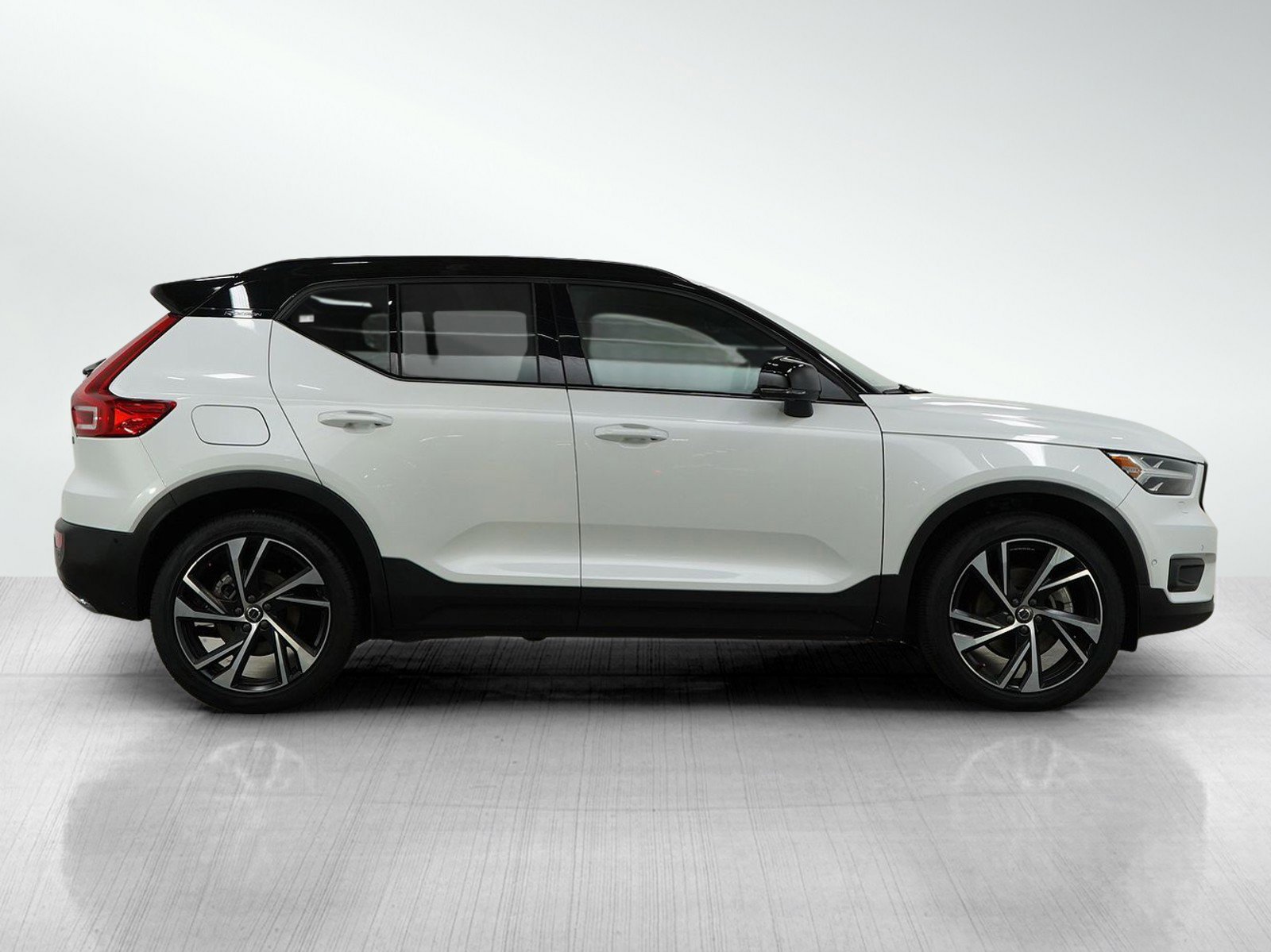 2019 Volvo XC40 R-Design photo 5