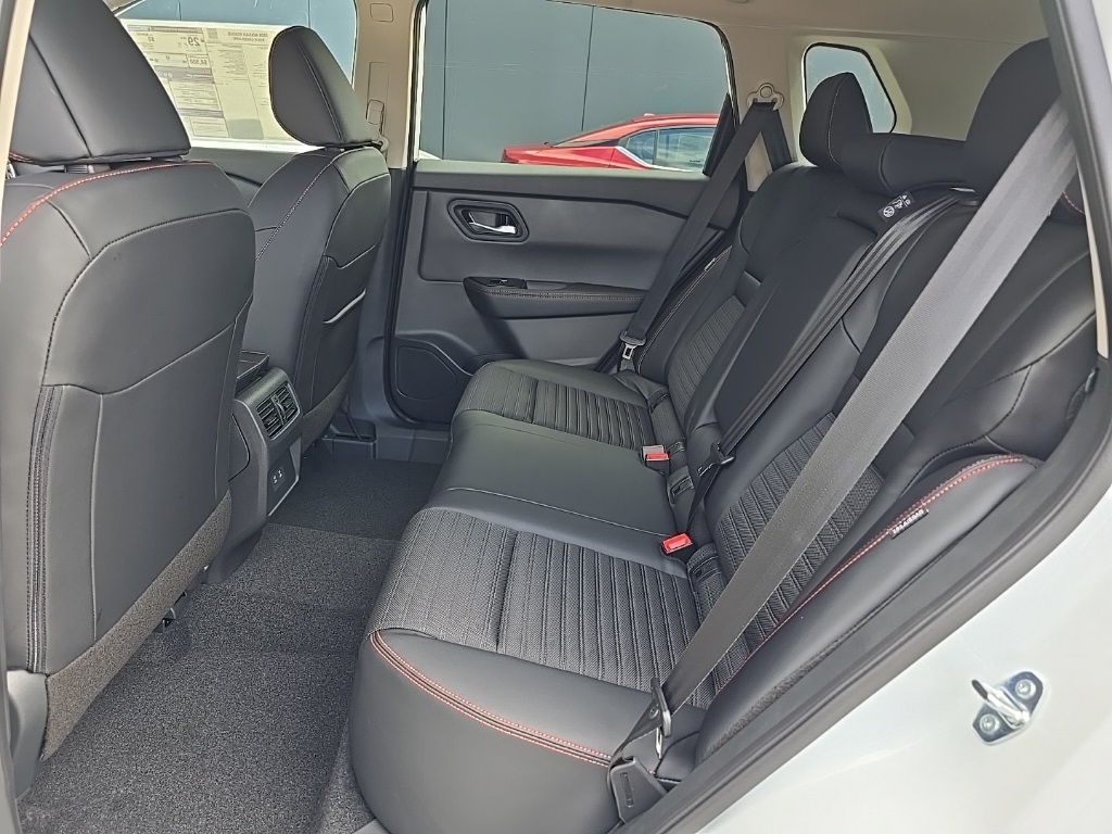 2026 Nissan Rogue SV photo 6